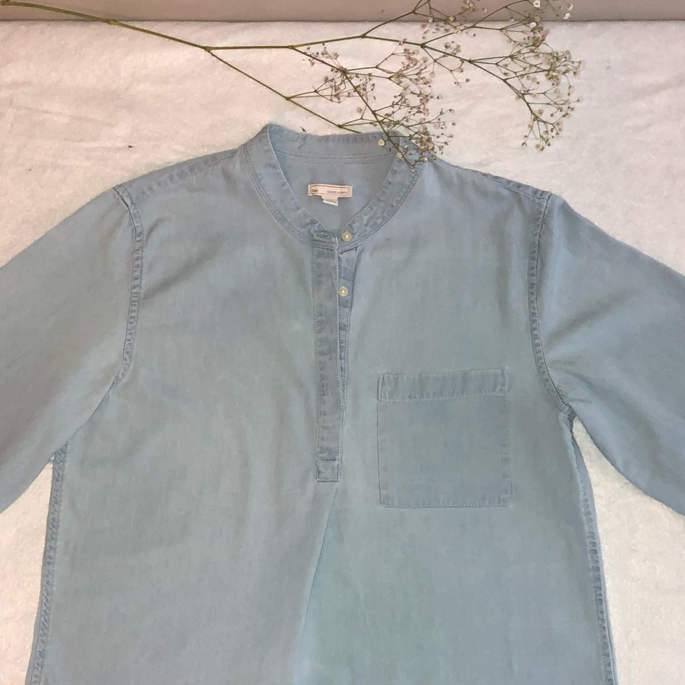 Gap button top